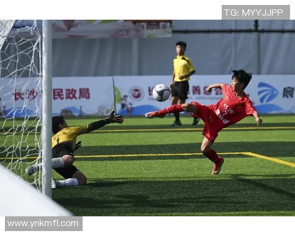 踢足球获胜的秘诀与策略分享助你在赛场上取得辉煌成就